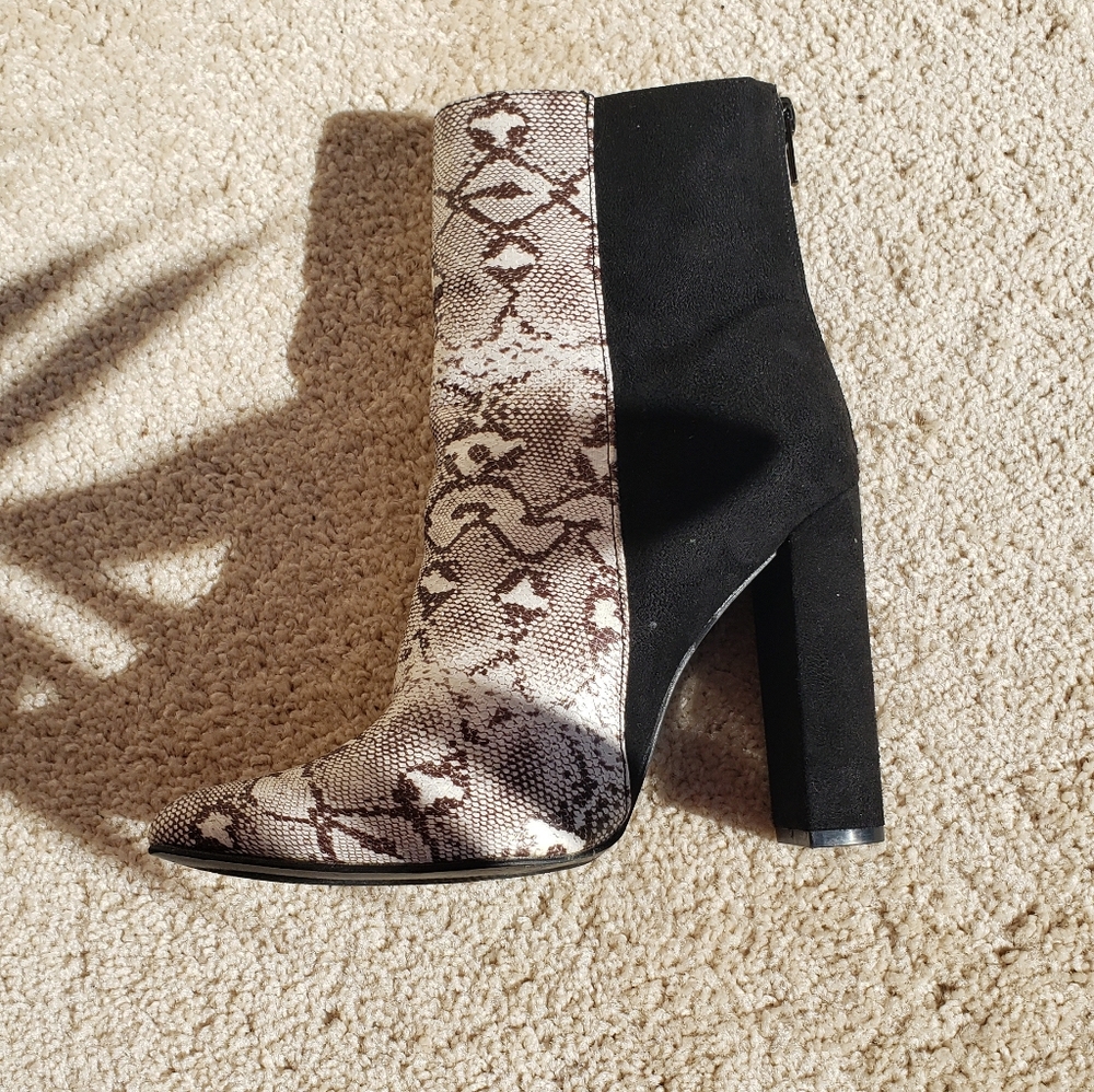 Lulu's Karin Snakeskin Boots Size 6.5